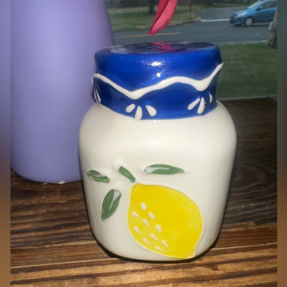 Lemon Design Salt and Pepper Shakers ~ New - Picture 3 of 6